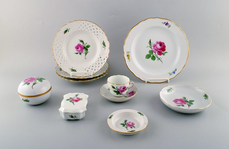 Meissen. Ni dele "Pink Rose" porcelænsservice. Midt 1900-tallet.
