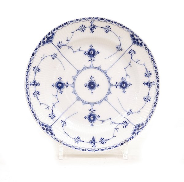 Royal Copenhagen: A blue fluted half lace plate. #1/572. D: 22,5cm