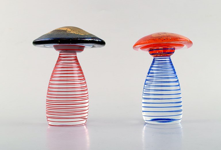 Ahlefeldt-Laurvig. Two mushrooms in art glass. Late 1900