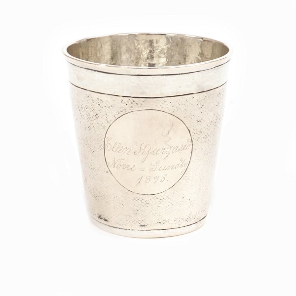 Jens Kjeldsen Sommerfeldt. Aalborg, 1726-72: A small silver cup. H: 6,4cm. W: 
53gr