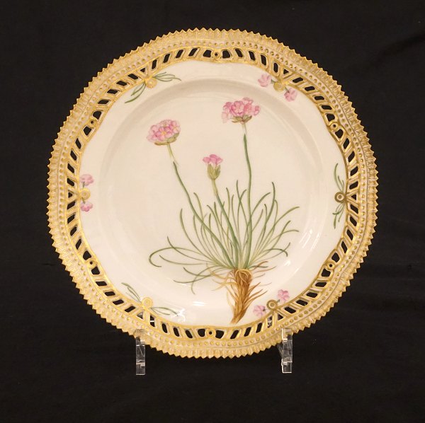 Royal Copenhagen: An early Flora Danica plate #3554. 1889-1922. D: 22,5cm