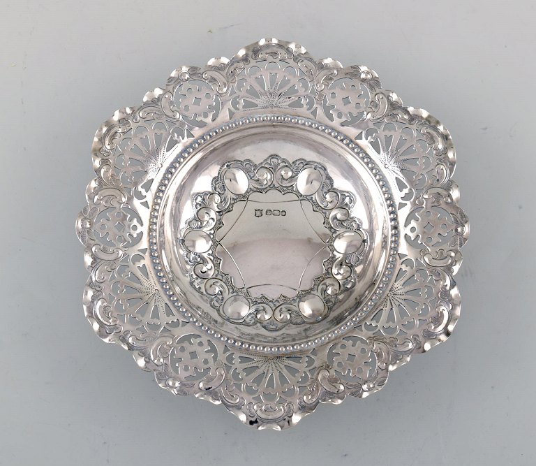 Charles Boyton & Son, London. Pierced ornamental bowl in silver. 1910