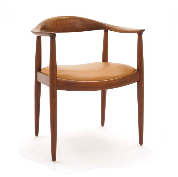 Hans J. Wegner, 1914-2007: The Chair, Teak. Sitz mit leicht patiniertem 
cognacfarbenen, hellen Leder