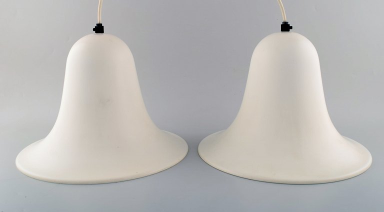 Verner Panton (1926-1998) for Louis Poulsen. A pair of Pantop pendants in white 
lacquered aluminum. 1980