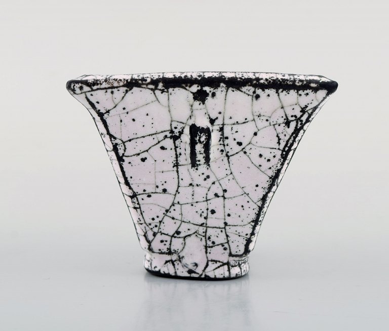 Svend Hammershøi for Kähler, Denmark. Vase in glazed stoneware. Beautiful gray 
black double glaze. 1930 / 40