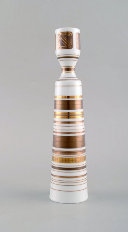 Bjørn Wiinblad for Rosenthal Studioline quatre couleurs, Bjørn Wiinblad 
lysestage af porcelæn, dekoreret i guld. 1980