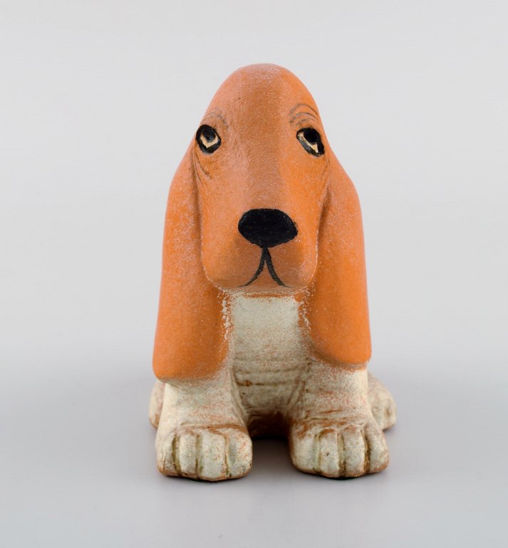 Lisa Larson for K-Studion/Gustavsberg. Bassethund i glaseret keramik. Sent 
1900-tallet.
