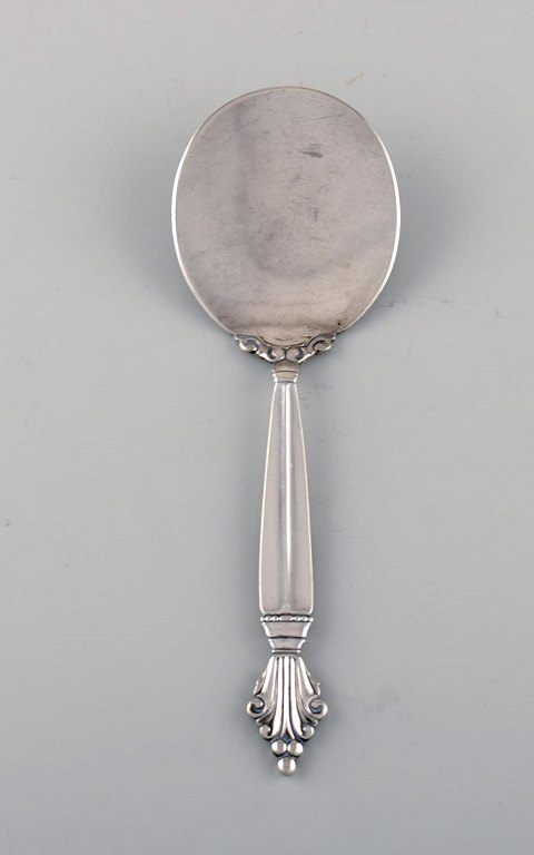 Johan Rohde for Georg Jensen. Tidlig Dronning serveringsspade i sterlingsølv. 
Dateret 1928.
