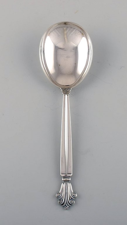 Johan Rohde for Georg Jensen. Tidlig Dronning serveringske i sterlingsølv. 
Dateret 1933-44.
