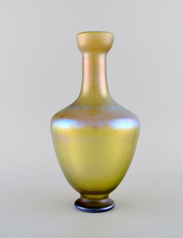 Tiffany Favrile vase i iriserende kunstglas. Tidligt 1900-tallet. 
