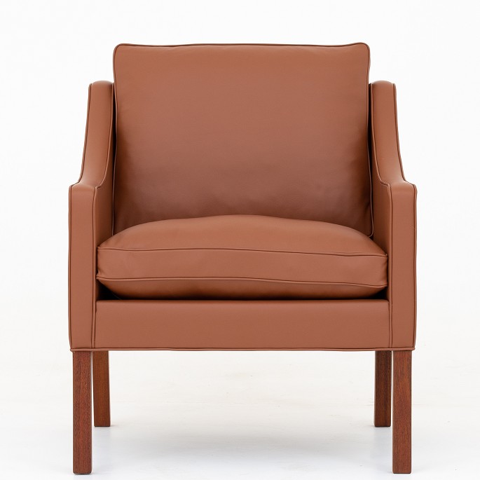 Børge Mogensen / Fredericia Furniture
BM 2207 - Reupholstered easy chair in Savanne Cognac leather. KLASSIK offers 
upholstery of the easy chair in fabric or leather of your choice.
Availability: 6-8 weeks
Renovated
