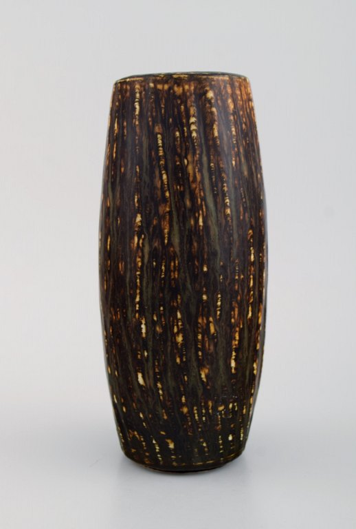 Gunnar Nylund for Rörstrand. Vase i glaseret stentøj. Smuk glasur i brune 
nuancer. 1960