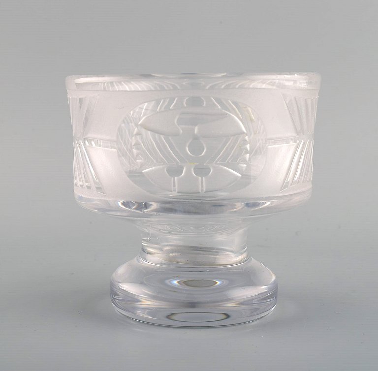 Bertil Vallien for Boda Åfors. Bowl on base in clear art glass. Swedish design, 
1970s / 80s.
