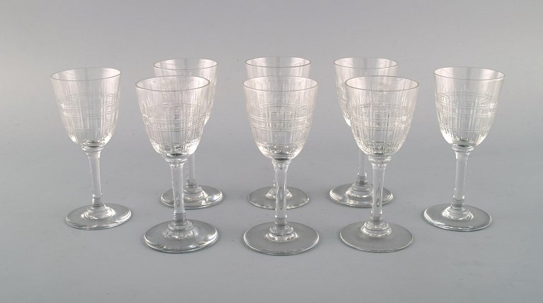 Baccarat, Frankrig. Otte art deco Cavour hedvinsglas i mundblæst krystalglas. 
1920/30