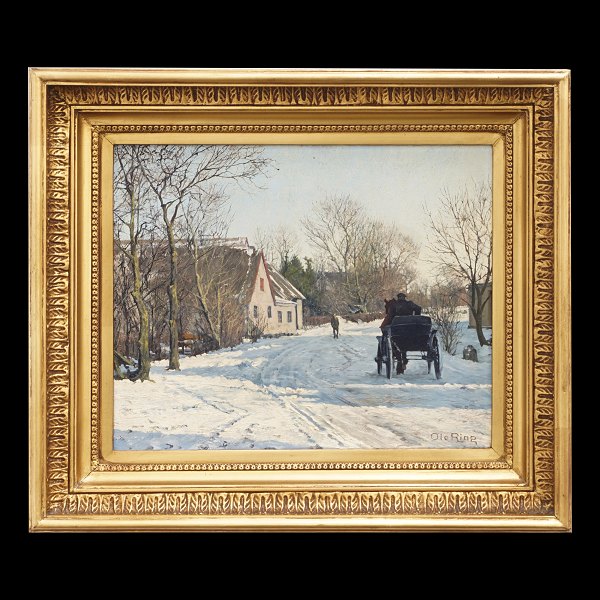 Ole Ring, 1902-72, Öl auf Leinen. Winterlandschaft mit Kutsche und Personen. 
Signiert.
Lichtmasse: 26x32cm. Mit Rahmen: 38x44cm