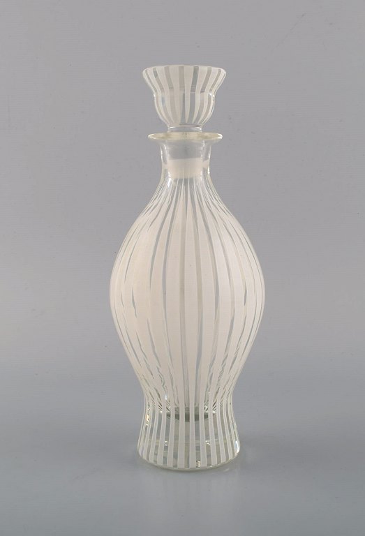 Bengt Orup for Johansfors. Strikt carafe in mouth-blown art glass. 1950s / 60s.
