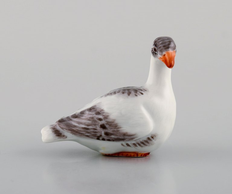 Antique Meissen miniature porcelain figurine. Bird. Late 19th century.
