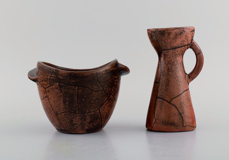 Paul Dressler for Grotenburg, Germany. Two vases in glazed stoneware. Beautiful 
crackle glaze in shades of red. 1940s.
