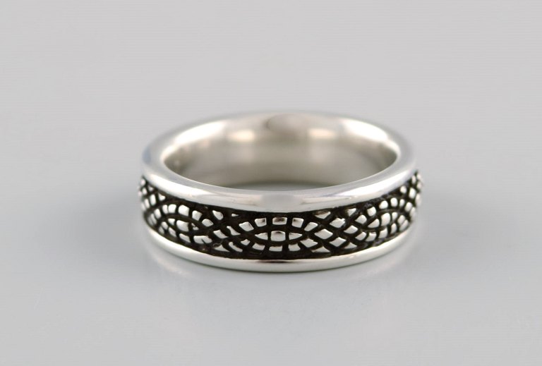 Lene Munthe for Georg Jensen. Ring i sterlingsølv. Model 426. Sent 1900-tallet.
