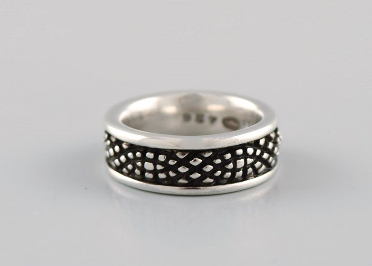 Lene Munthe for Georg Jensen. Ring i sterlingsølv. Model 426. Sent 1900-tallet.
