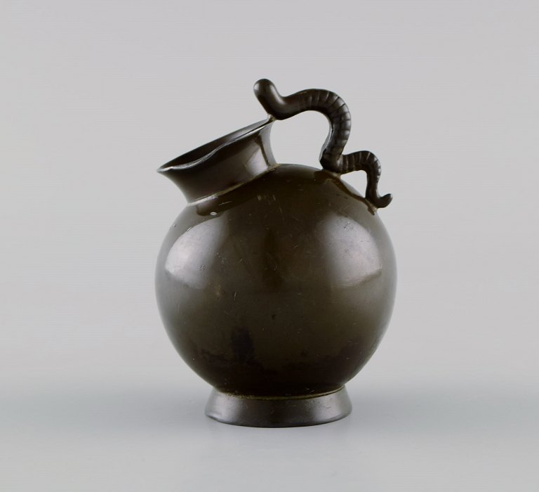 Just Andersen (1884-1943), Danmark. Tidlig miniature vase i diskometal. Hank 
formet som slange. 1930