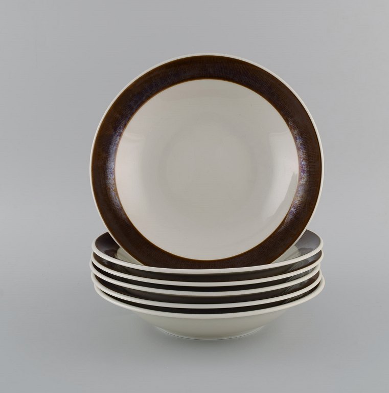 Hertha Bengtson (1917-1993) for Rörstrand. Six deep Koka plates in glazed 
stoneware. 1960s.
