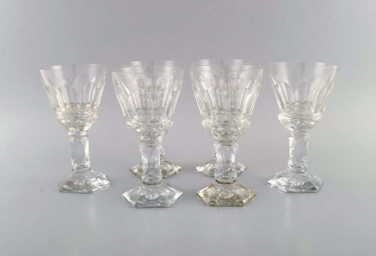 Baccarat, France. Six art deco red wine glasses in clear mouth-blown crystal 
glass. 1930s.
