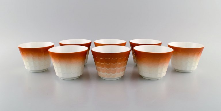 Wilhelm Kåge for Gustavsberg. Otte art deco urtepotter i glaseret porcelæn. 
Svensk design, 1960