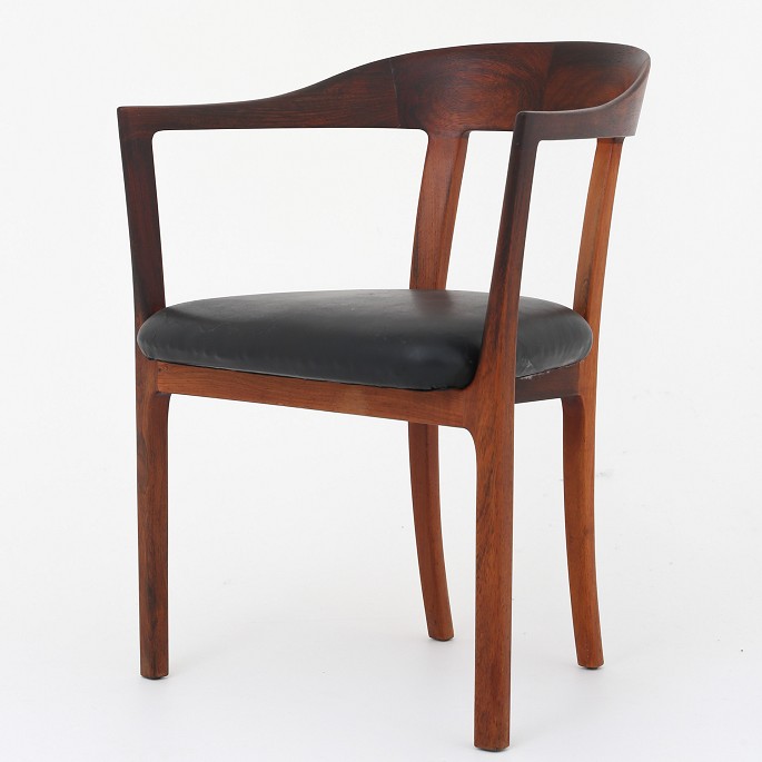 Ole Wanscher / A.J. Iversen
Rare armchair in rosewood and black leather. Model J2833. Designed in 1958.
1 pc. in stock
Good condition
