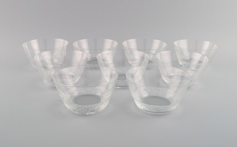 9 René Lalique Phalsbourg skåle i klart kunstglas med vinranker og druer i 
relief. Midt 1900-tallet.
