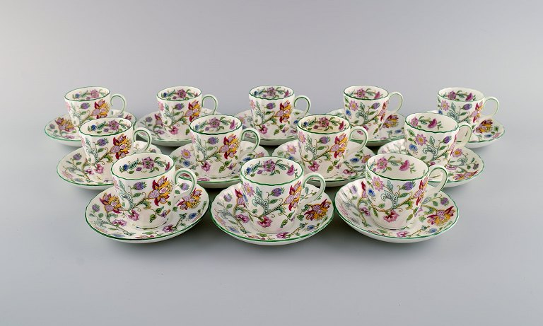 Minton, England. Tolv Haddon Hall mokkakopper med underkopper i porcelæn. 
Farverige blomster og lysegrøn kant. 1930