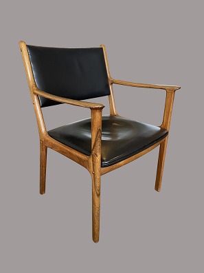 Armchair P J 412
P. Jeppesen
Rosewood, black leather
Good used condition
Poul Wanscher
2
