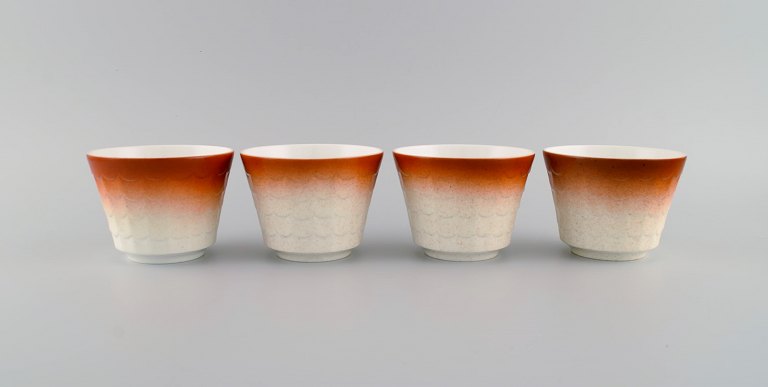 Wilhelm Kåge for Gustavsberg. Fire art deco urtepotter i glaseret porcelæn. 
Svensk design, 1960