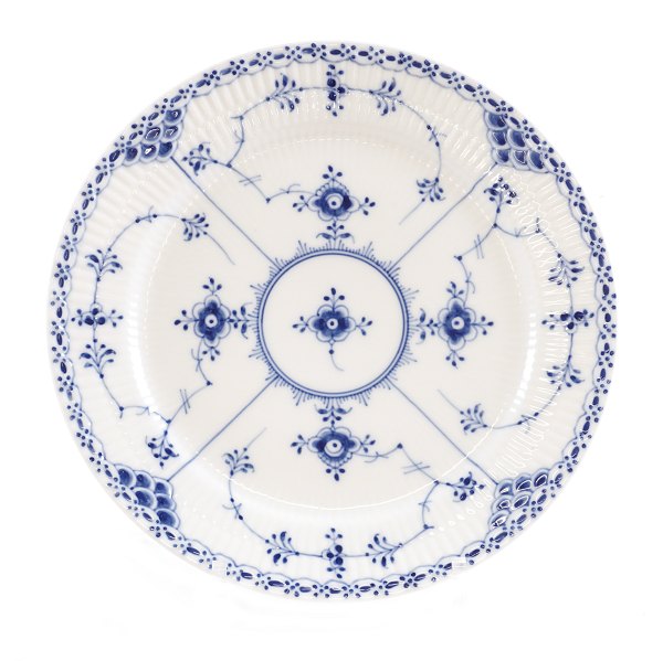 Royal Copenhagen blue fluted half lace plate #571. D: 25cm