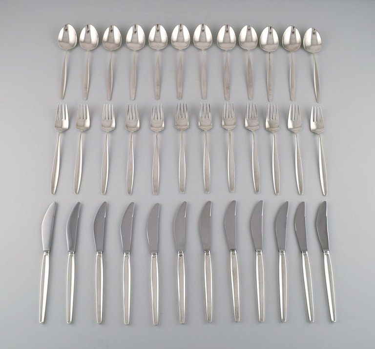 Complete Georg Jensen Cypress dinner service in sterling silver for twelve 
people.
