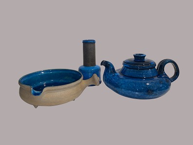 Oven dish, vase and tea pot 
Herman A. Kähler
Stoneware 
Oven dish: 325 kr., Vase: 825 kr., Tea pot: 625 kr.
Nils Kähler 1950-60s
