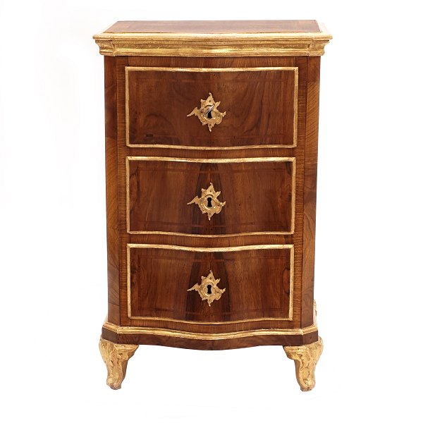 Small Danish or Northgerman Baroque chest of drawers. Walnut partly gilt. Denmark or Schleswig-Holstein circa 1750. H: 79cm. Top: 50x41cm