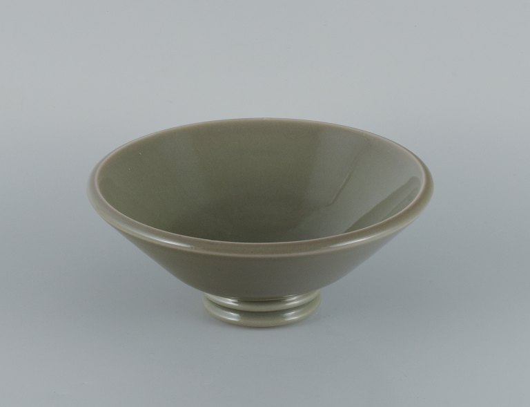 Gunnar Nylund for Rörstrand (Lidköping), ceramic bowl with grey-green glaze.