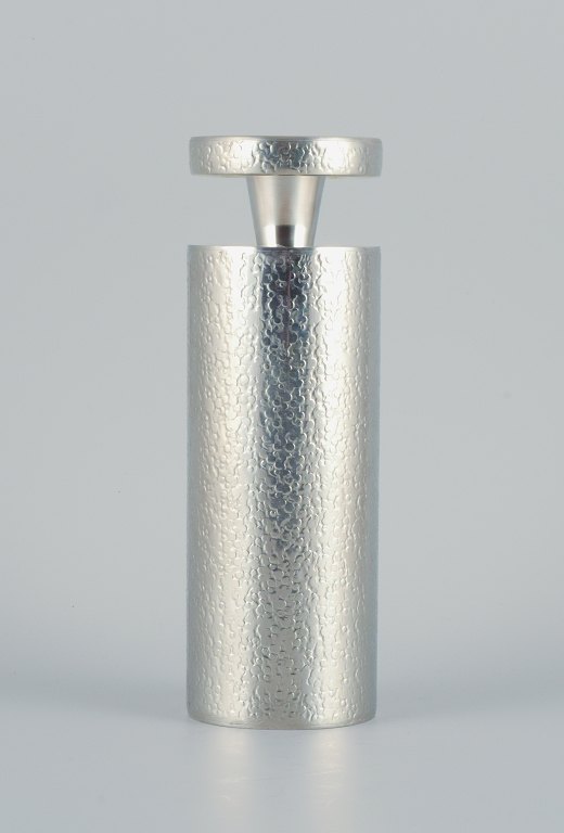 Lars Göransson, hammered modernist pewter cocktail shaker.
High quality cocktail shaker.