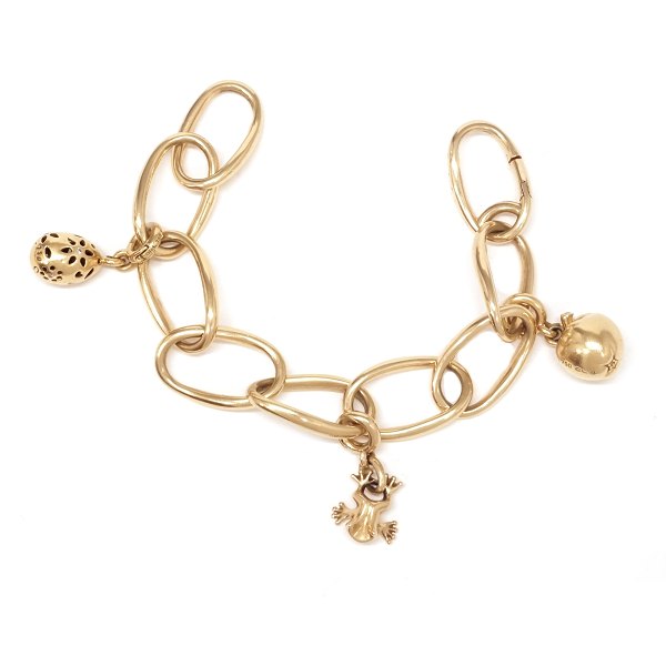 Ole Lynggaard Copenhagen Love Armband aus 18kt Gold mit drei Charms. L: 18cm. G: 
59,7gr