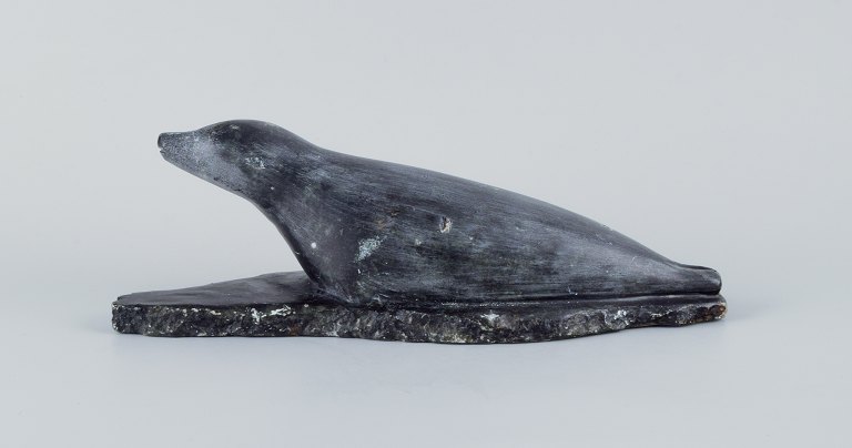 Greenlandica, Ortôrak, large sculpture of a lying seal made of soapstone.