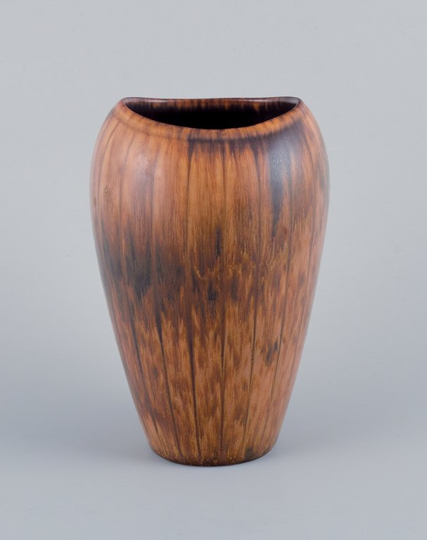 Gunnar Nylund for Rörstrand, a ceramic vase with a brownish glaze.
Approximately from the 1960s.