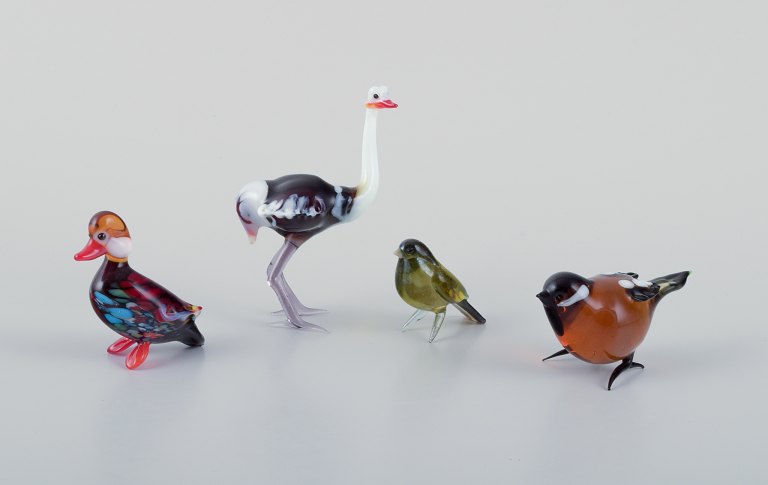 Murano, Italy. A collection of four miniature glass bird figurines in colored 
art glass.