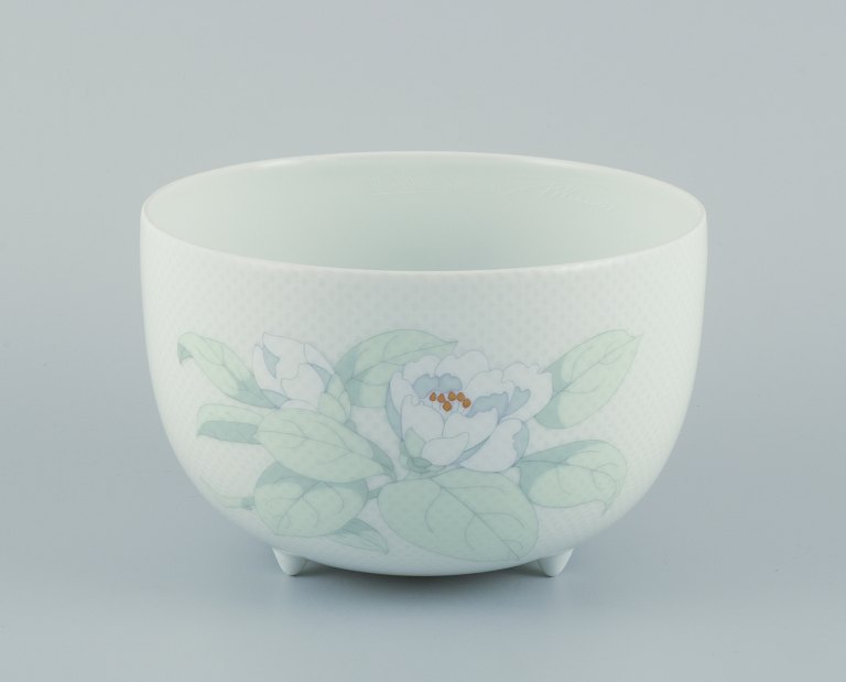 Tapio Wirkkala for Rosenthal Studio-linie, "Century Blütentraum". Porcelain bowl 
on three feet decorated with a flower motif.