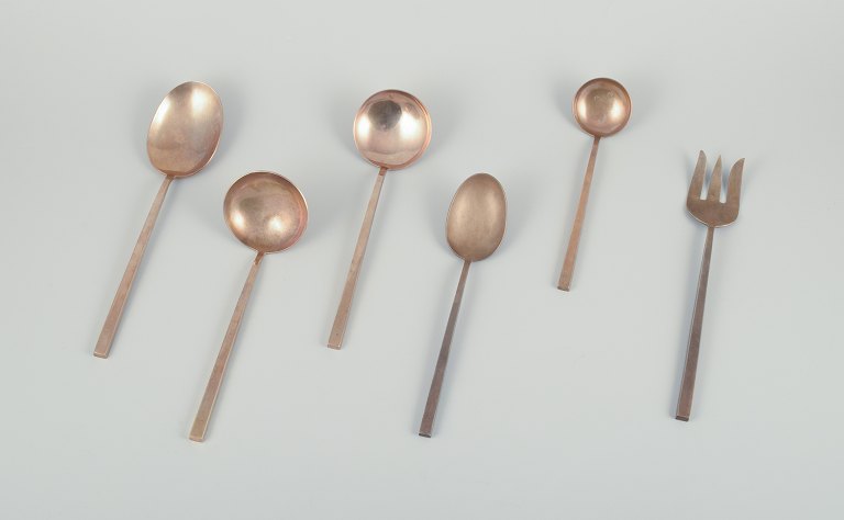 Sigvard Bernadotte "Scanline" brass flatware.  
Six pieces of serving utensils.