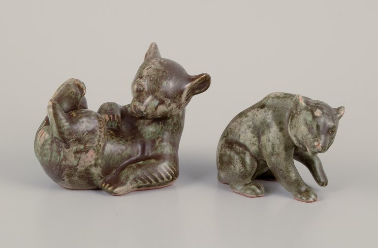 Johgus, Denmark.
Ceramic figures of two bear cubs.