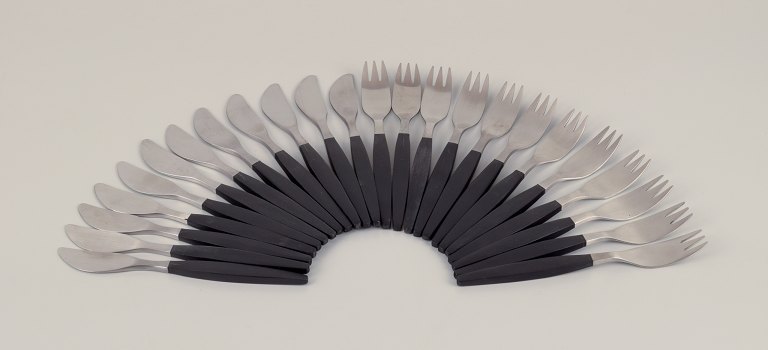 Folke Arström for Gense, Sweden.
A twelve-person "Focus De Luxe" lunch cutlery set.