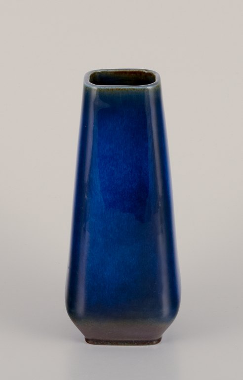 Sven Jonson for Gustavsberg. "Lagun" vase i glaseret stentøj.