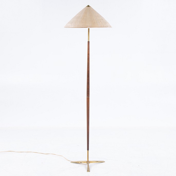 Unknown
Floor lamp in rosewood with brass details and wicker shade.
1 pc. in stock
Original condition
