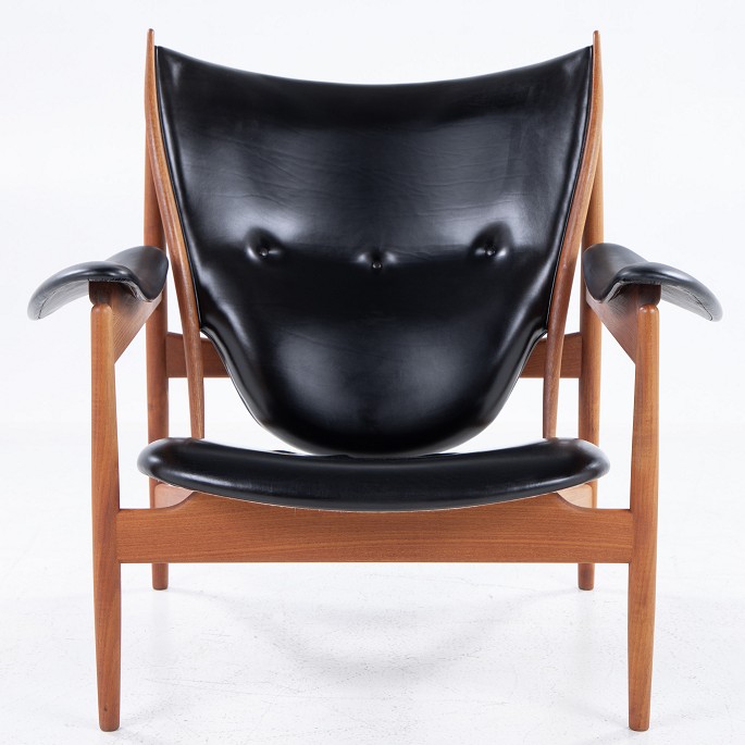Finn Juhl / House of Finn Juhl
FJ 49 - ‘Chieftain Chair’ in teak and patinated black leather.
1 pc. in stock
Good, used condition
